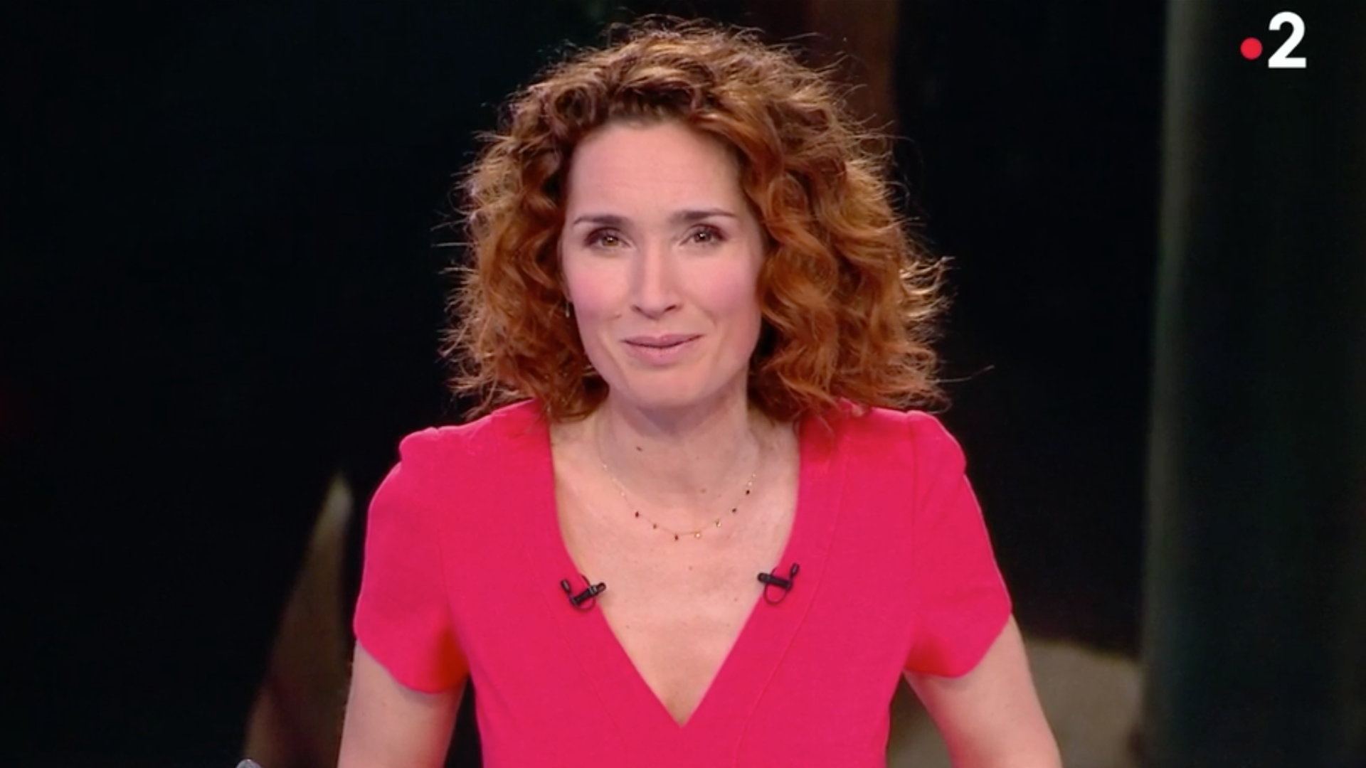 Marie Sophie Lacarrau X Confetti Rainbow Necklace Tv News France 2 La Brune Et La Blonde