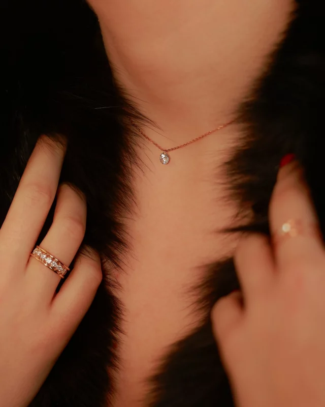 De la douceur et des diamants, parfait pour l’arrivée des beaux jours.

#labruneetlablonde #360 #hulahoop #merveilleuse #solitaire #diamants #madeinfrance