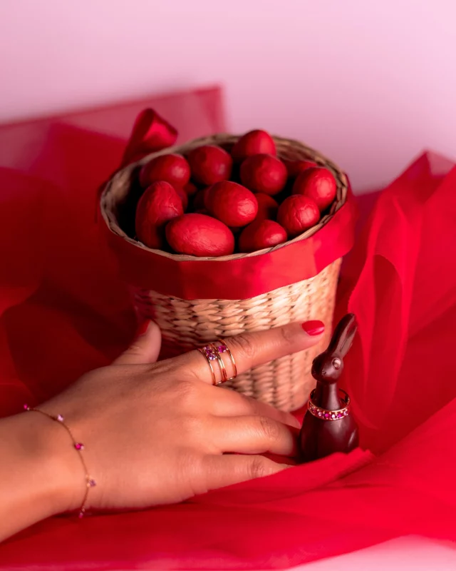 Pâques en version précieuse. 

#labruneetlablonde #paquesendiamant #hulahoop #madeinfrance